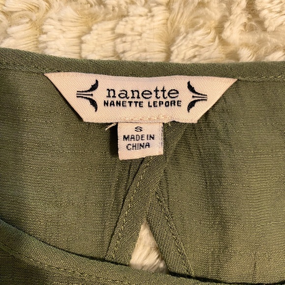NWT Nanette Lepore Women’s Size S Army Green Lightweight Flutter Sleeve Shirt - Picture 3 of 4